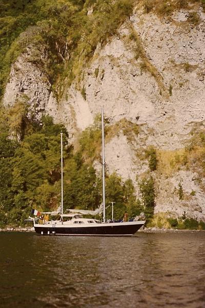 sc0003af11.jpg - This is our second night's anchorage - Brrr - It was scary - dark - rainy - with a 700 ft drop-off right off the starboard side of the boat.