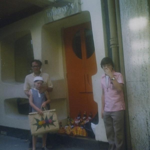 sc000c22db.jpg - Shopping in Martinique.