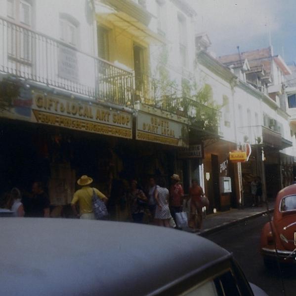 sc000c22db01.jpg - Shopping in Martinique.