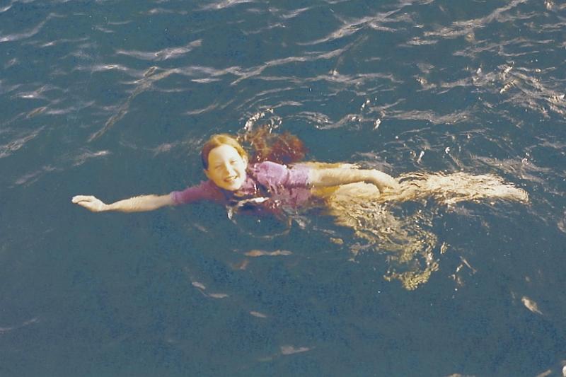 sc000db6cb01.jpg - Kathy Swimming.