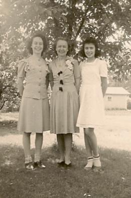 sc00040348.jpg - Roseanne, Anna and Kathleen McCullough.  Maybe Summer 1945?