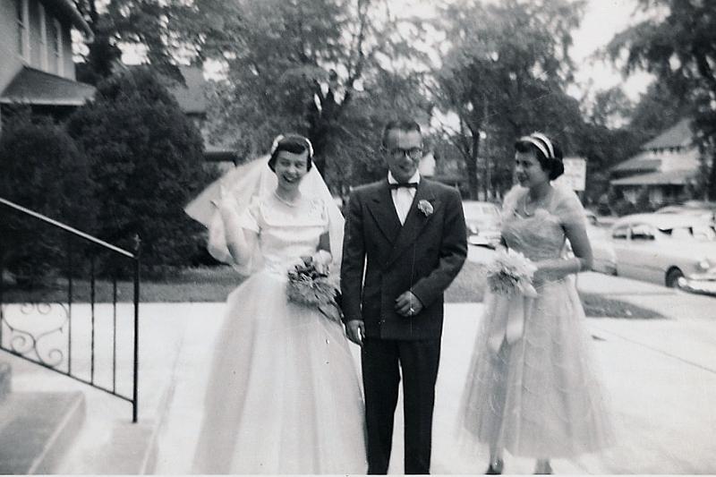 sc00048aa301.jpg - Roseanne, Tom & Kathleen