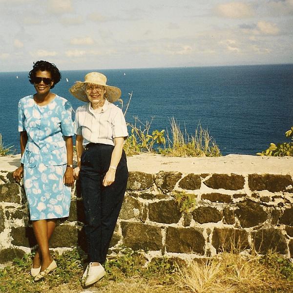 sc0004f51503.jpg - Roseanne & Agatha James ~ 2000