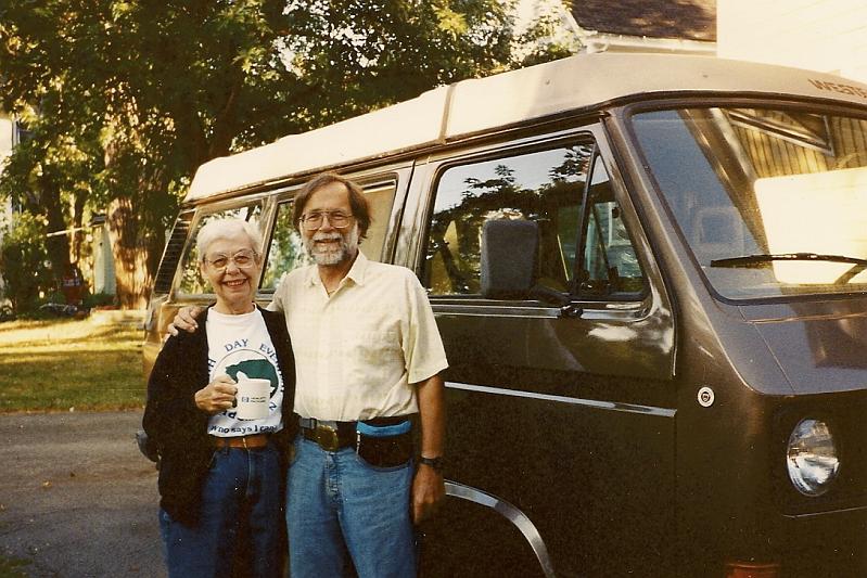 sc0005131501.jpg - Tom & Roseanne and their VW Camper ~ 1983